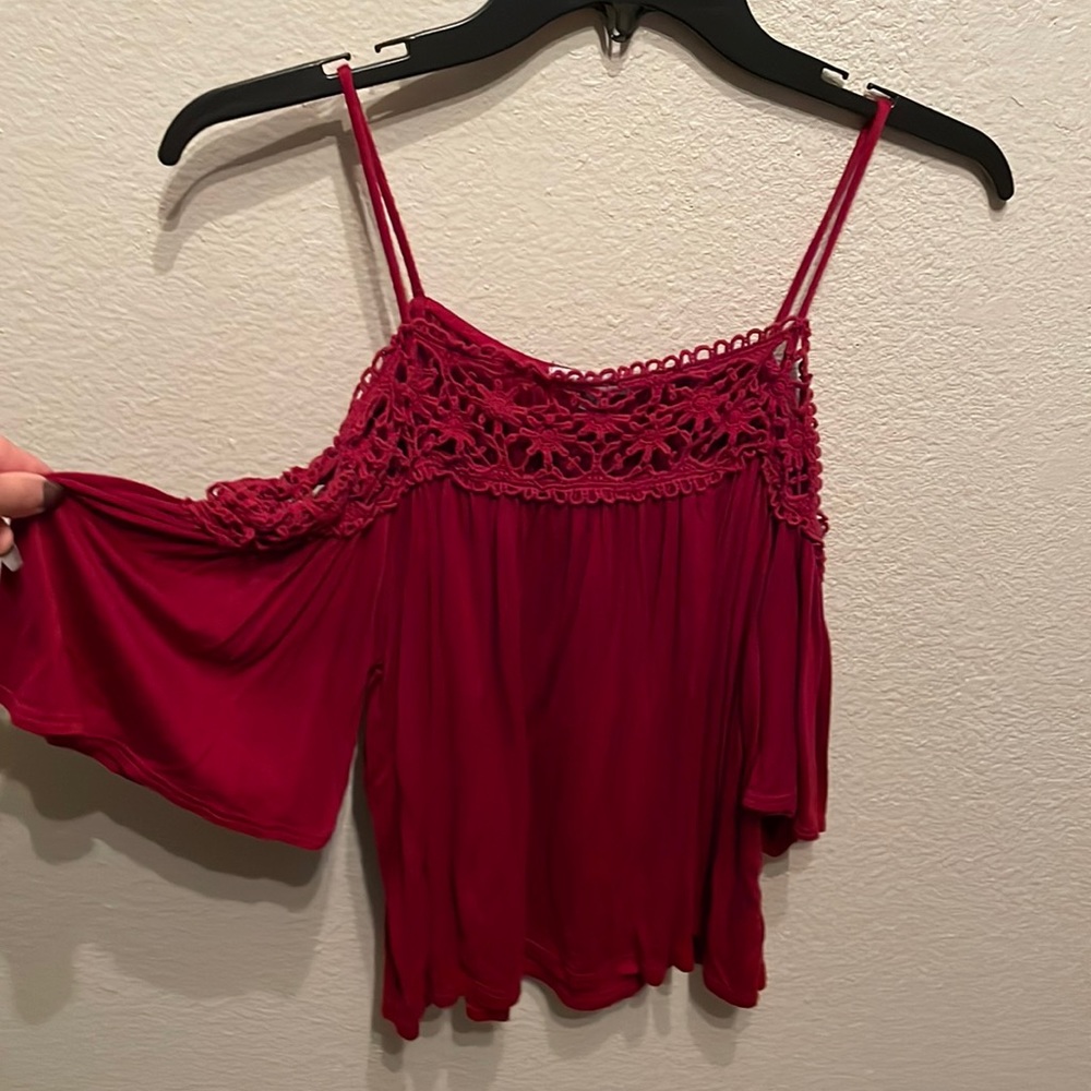 Shoulder-less red lace top